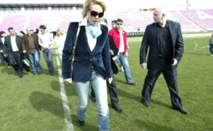 Lepa Brena a pășit pe iarba stadionului "Dan Păltinișanu"
