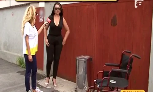 Cineva i a pus Narcisei în faţa porţii un scaun cu rotile, un baston şi un topor jpeg
