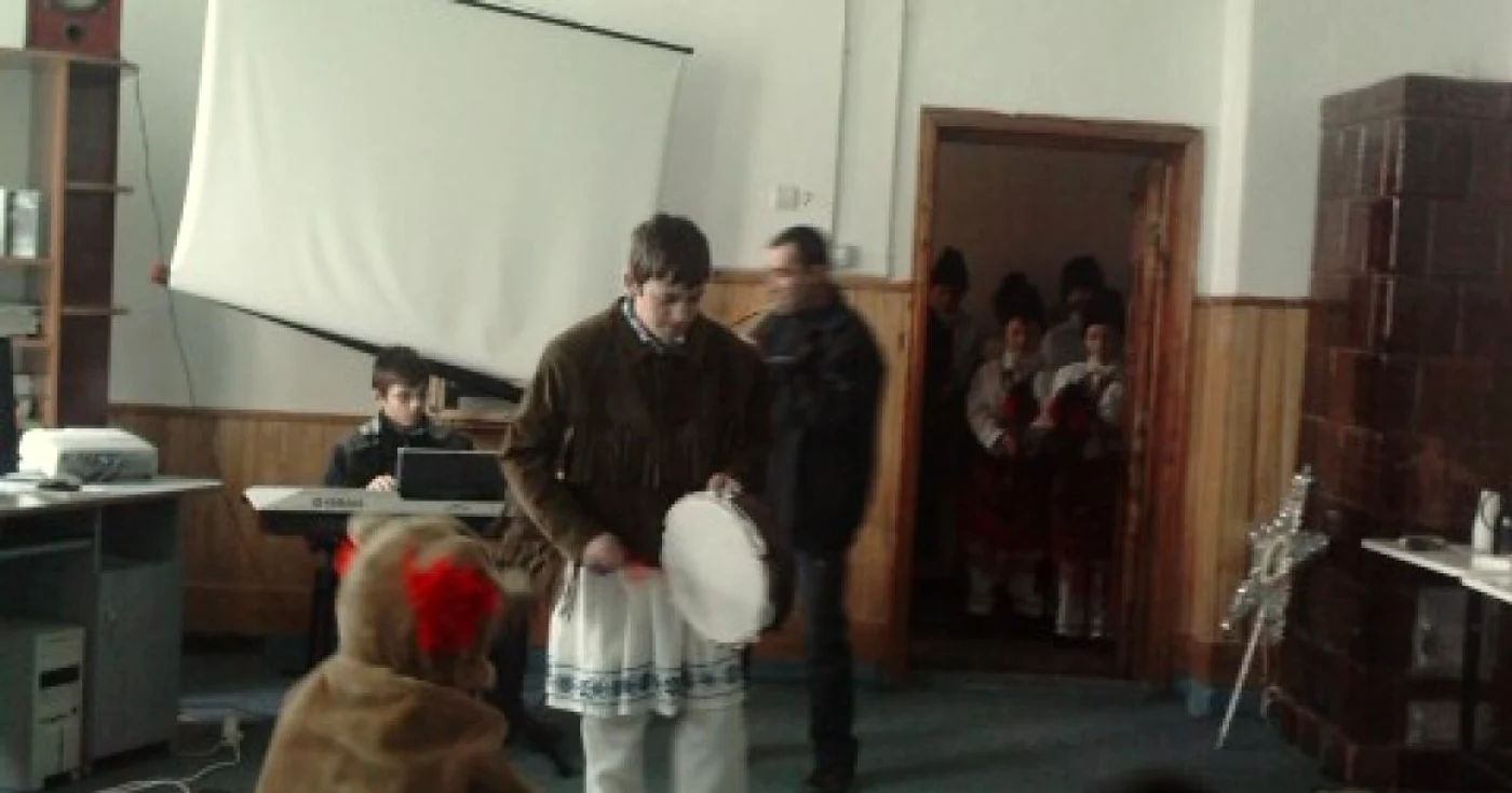 Spectacol de datini şi tradiţii la Tămăşeni