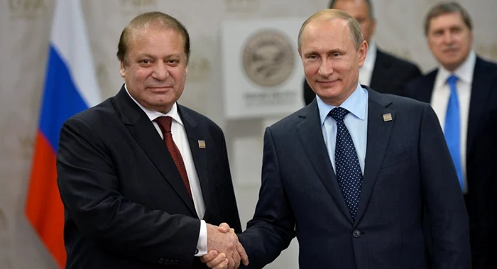 Nawaz Sharif (premierul Pakistanului) şi Vladimir Putin (preşedintele Federaţiei Ruse)