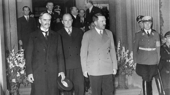 «Războiul ciudat» Propaganda nazistă despre britanici jpeg