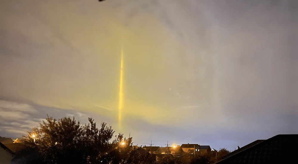 O „rază de lumină“ ciudată a intrigat locuitorii din mai multe orașe rusești. Lumea se întreabă dacă este arma laser Peresvet sau fenomen natural