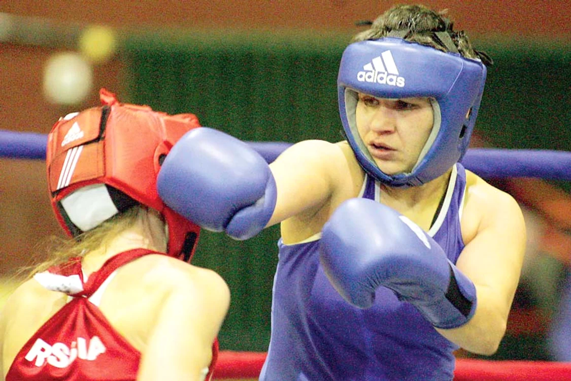 
    Favorita categoriei  48 kg, Steluţa Duţă,  în acţiune (FOTO: Mediafax)  