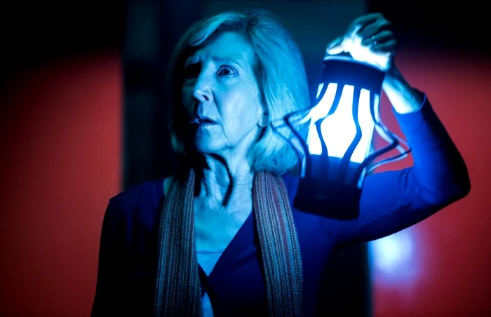 Actriţa Lin Shayne interpretează rolul mediumului Elise, în filmul „Insidious: Capitolul 3“, FOTO InterComfilmDistribution