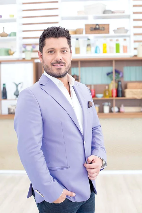 2016. Tudor Constantinescu jurizează “Bake off România” (PRO TV), deşi este anchetat pentru evaziune şi spălare de bani