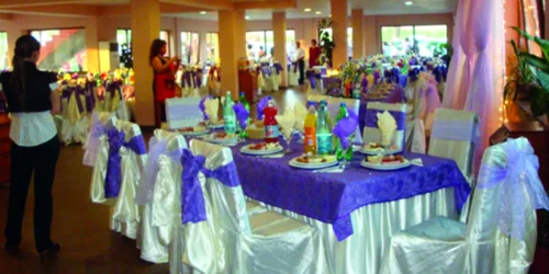 Patronii de restaurante promit aranjamente şi meniuri speciale