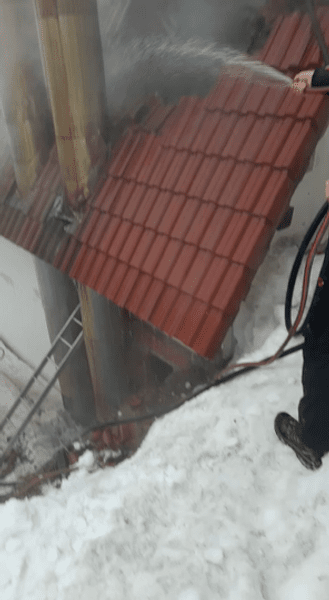 Incendiu la o cabană din zona montană Rânca. Nu existau turiști cazați VIDEO