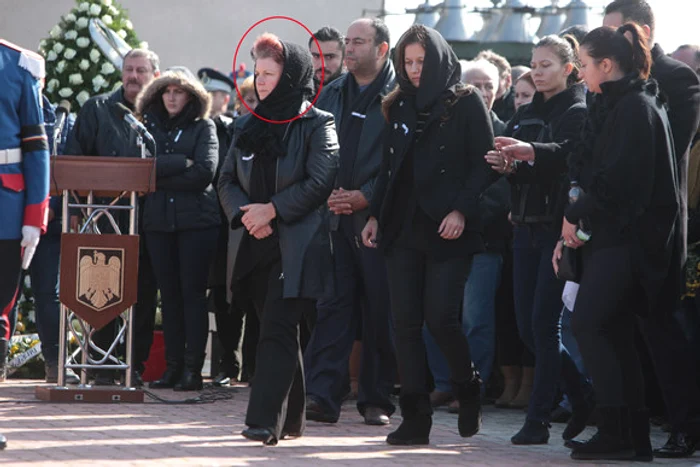 Carmen Gigină, la înmormântarea fiului său