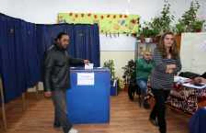 Maria Grigoraş (Gore) a votat în cartierul Modruzeni FOTO: Ştefan Borcea