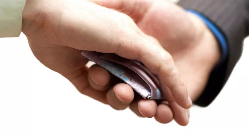 Inšpektor ANAF v Bukarešti ujet pri jemanju podkupnine