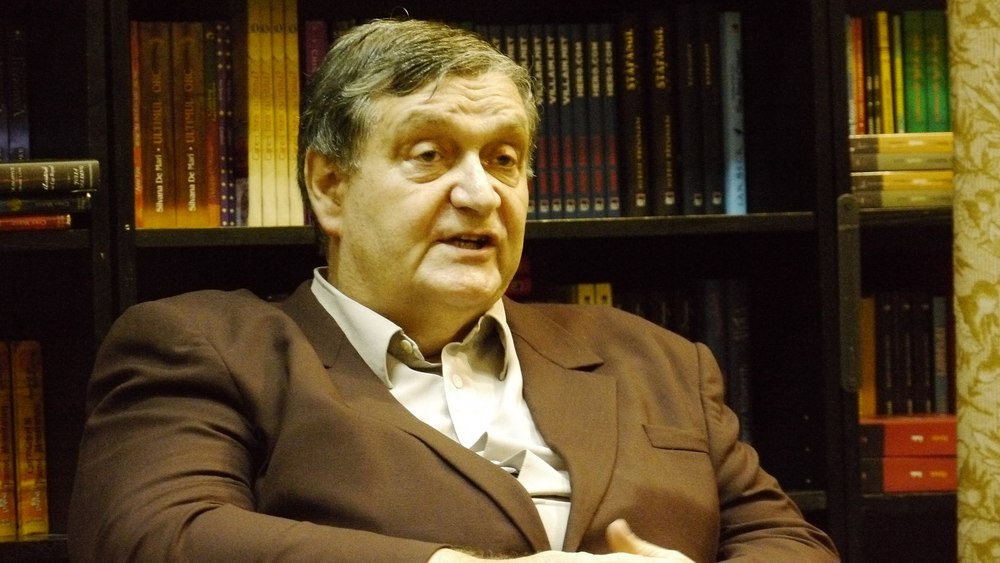 Criticul şi istoricul literar Alex Ștefănescu va fi înmormântat joi, la Cimitirul Bellu din Capitală