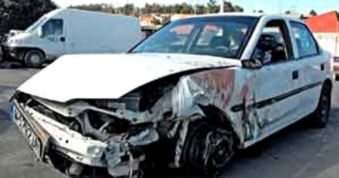 Un şofer minor, mort în accident de maşină