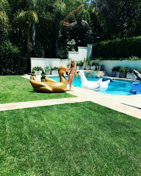 Sofia s-a pozat la piscină