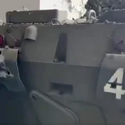 Tanc rusesc capturat de combatantii anti Putin FOTO Twitter jpg