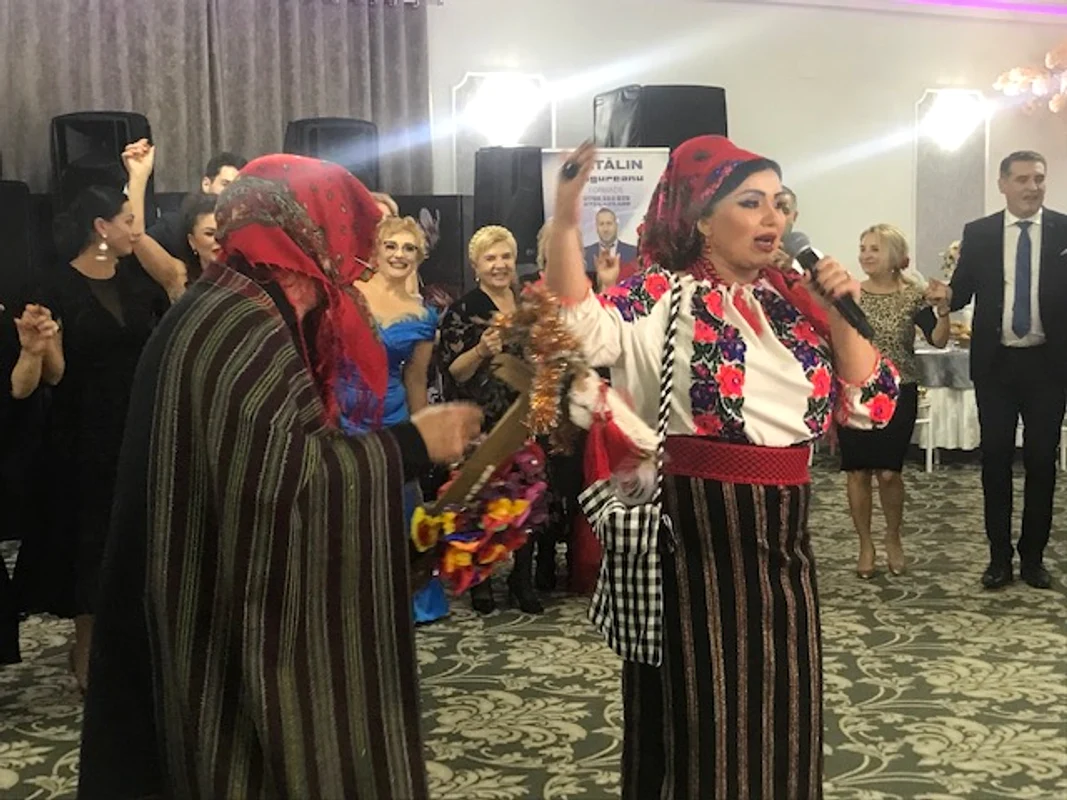 Bahmu și capra, la Revelion Foto: Alina Erimia 