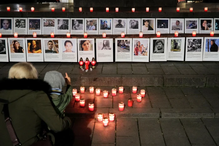 Slujbe de pomenire în memoria victimelor de la Colectiv FOTO: Mediafax 