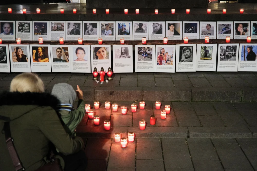 Mesajul lui Bolojan la zece ani de la Colectiv: „Este o lecție despre cât de mult contează ca statul să facă legi corecte și să vegheze la respectarea lor”