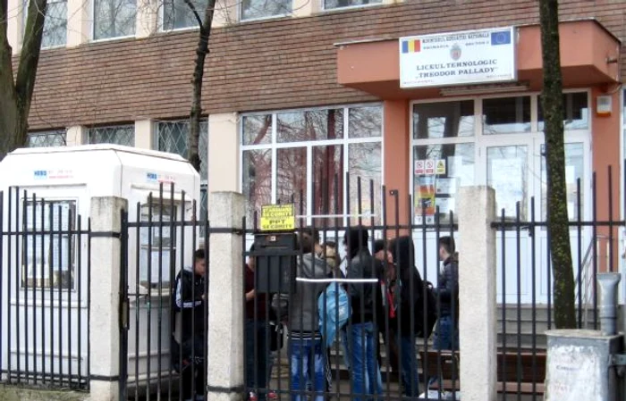 Perimetrul rămâne sub supraveghere. FOTO: liceulpallady.invatamantsector3.ro