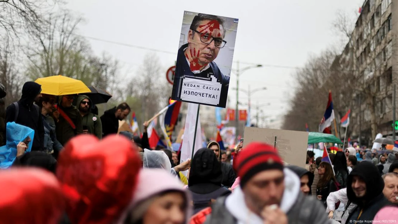 De un an, studenții din Serbia ies în stradă împotriva președintelui Vučić și a guvernului sârb