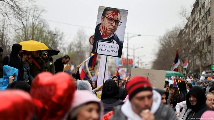 De un an, studenții din Serbia ies în stradă împotriva președintelui Vučić și a guvernului sârb