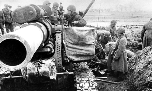 Mortier sovietic de calibru mare, pe Frontul de Est (© Леонид Великжанин / Wikimedia Commons)