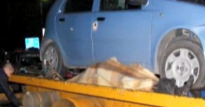 Cavadrul bărbatului, înfăşurat într-o pătură Foto: Captură RTV