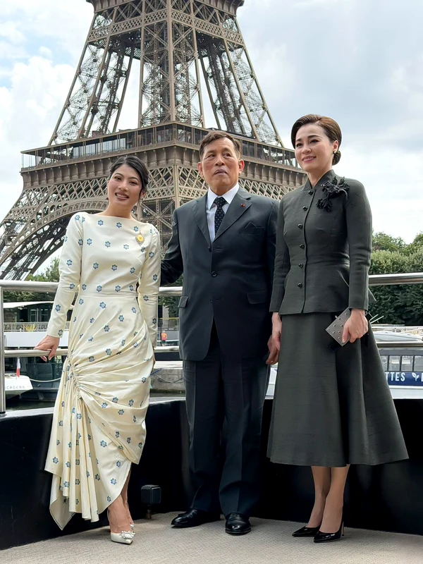 Regele Thailandei, Prințesa Siri și Regina Suthida