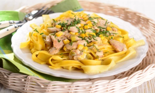 paste cu pui şi sos de smântână jpeg