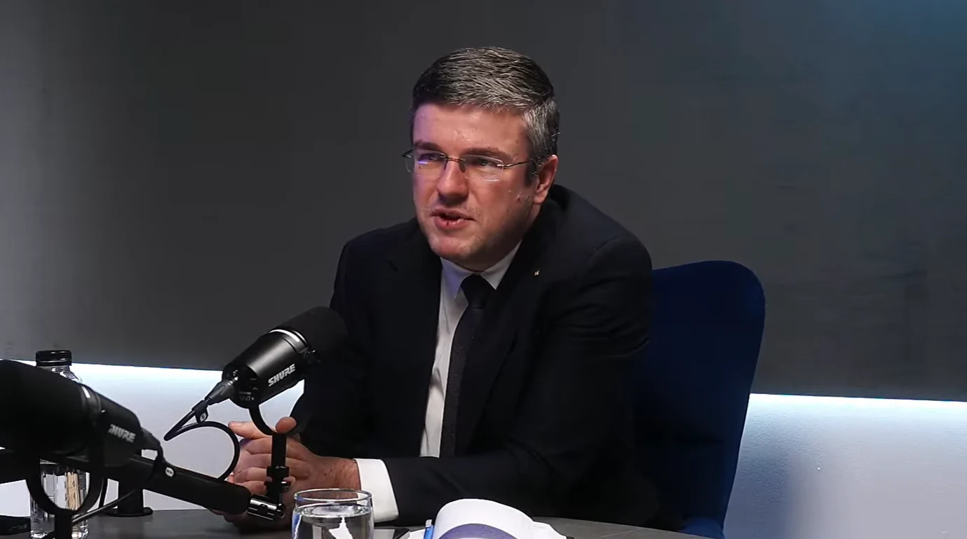 Ministrul Economiei: Sprijinul constant al serviciilor de informații este vital deoarece România este în război hibrid