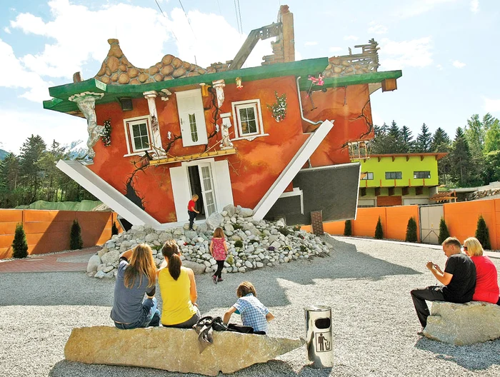 
    Locuinţă cu fundul în sus  