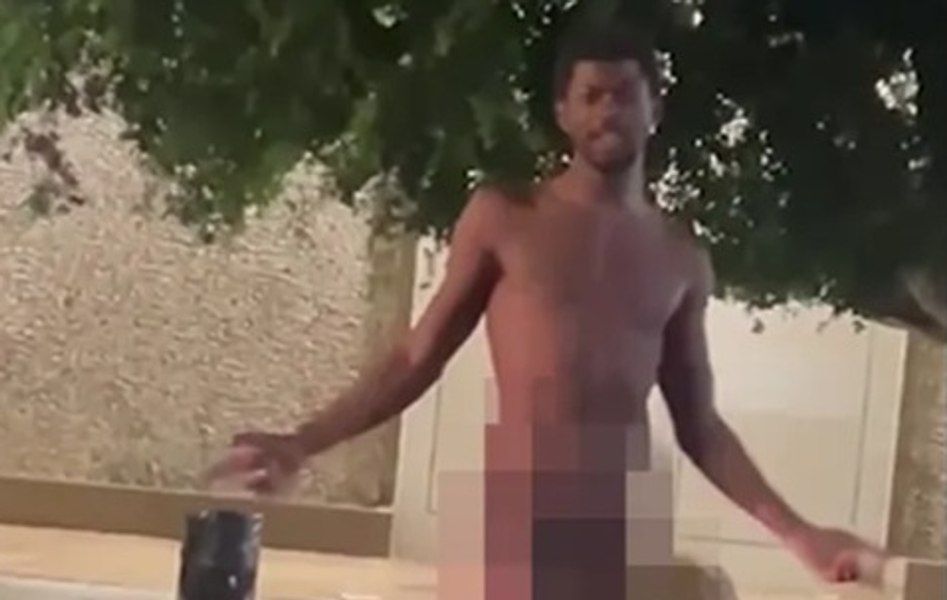 Rapperul Lil Nas X, inculpat după ce a fost surprins plimbându-se gol pe străzile din Los Angeles