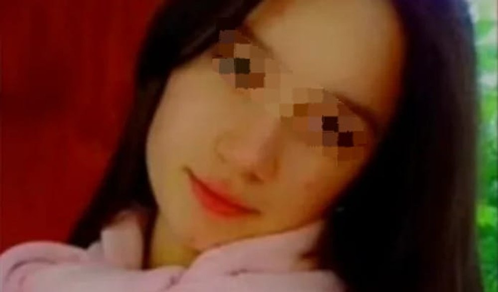 Filmul crimei din Bacău: frații tinerei de 18 ani, ucise în propria casă, au asistat la scenele terifiante. De ce a atacat-o vecinul
