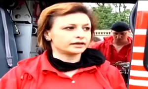Dr  Mihaela Dumea și asistentul Gabi Sandu, la scurt timp după ce au ajuns în Republica Moldova și au lăsat pacienta cu insuficiență respiratorie jpeg