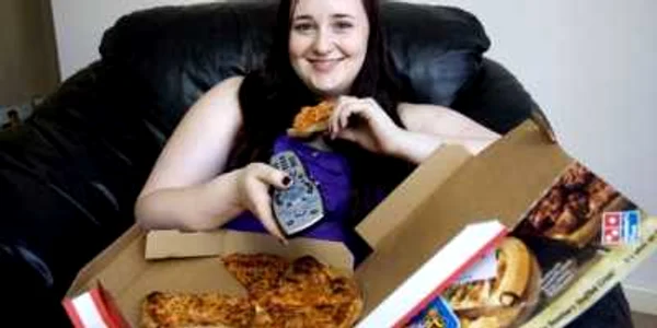Sophie Ray mănâncă trei pizza pe zi Foto: Daily Mail