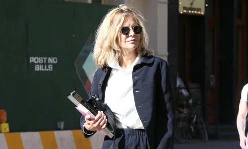 Meg Ryan spotted returning to her Tribeca apartment jpeg