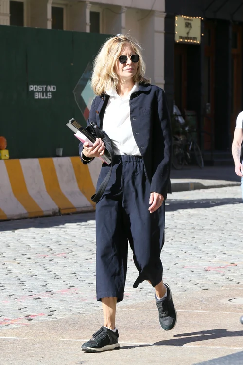 Meg Ryan spotted returning to her Tribeca apartment jpeg