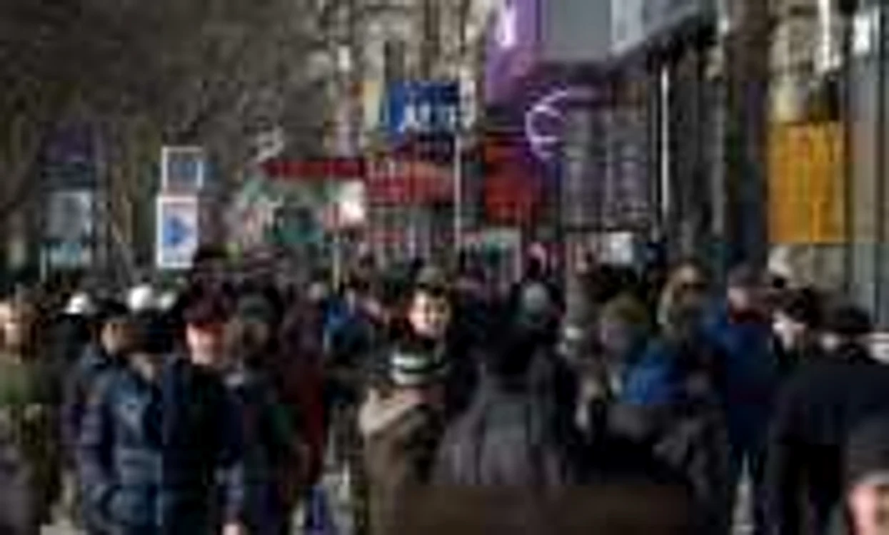 Un euro costă astăzi 22 de lei şi 39 de bani. FOTO Alexandru Tarlev