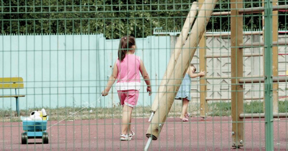 ANPDCA: 12.706 de copii aveau, la finele lunii iunie 2022, ambii părinţi plecaţi la muncă în străinătate
