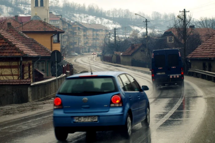 Intrarea în Aninoasa dezvăluie un peisaj dezolant. FOTO ADEVĂRUL D.G.