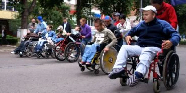 Hunedoara: Întrecere în cărucioare de ziua copilului