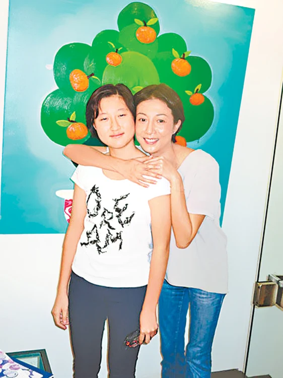 Etta (15 ani) şi mama ei, Elaine Ng Yi Lei (42 de ani), au refuzat să vorbească mult timp despre ce le unea de Jackie Chan