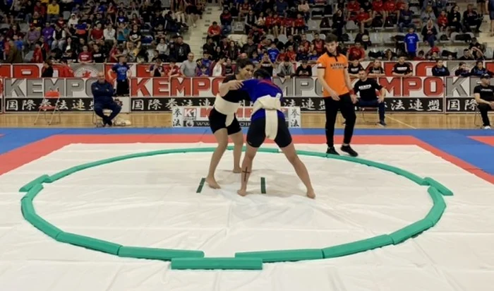 Finala campionatului feminin de sumo a durat 6 secunde