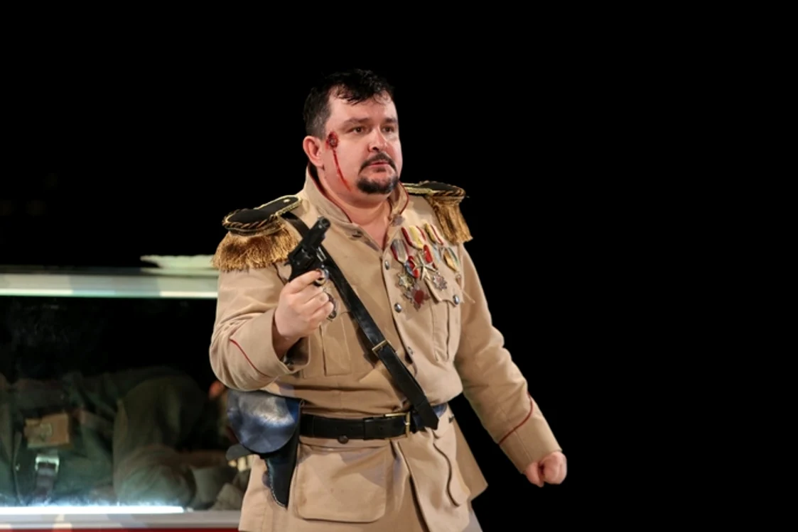 Actorul Marius Rizea în „Recviem” - foto TNB