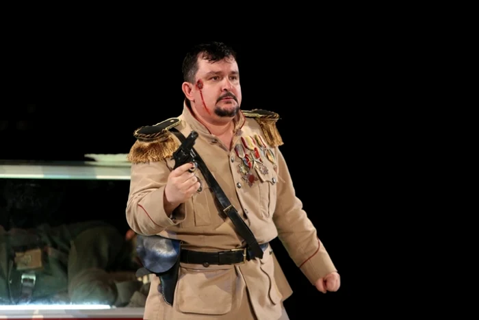 Actorul Marius Rizea în „Recviem” - foto TNB