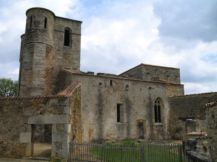 Biserica din Oradour sur Glane FOTO wikipedia