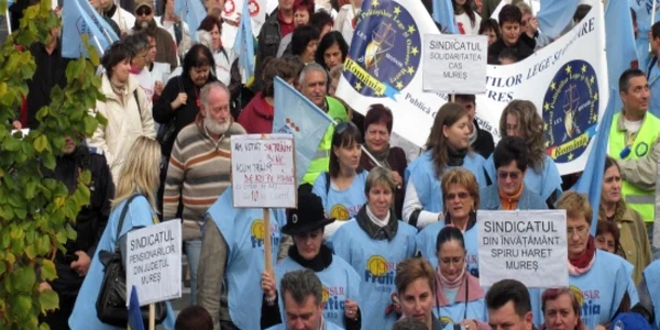 Protestul bugetarilor s-a transformat într-o campanie împotriva parlamentarilor
