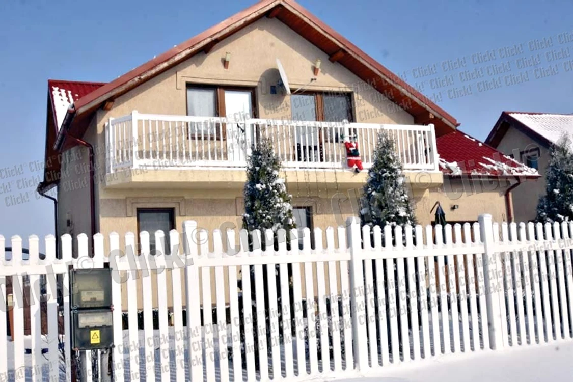 Vedeta a coborât din  maşină cu shake-ul  în mână, semn că  este foarte atentă  la alimentaţie (Fotografii: Alex Muscaliu)