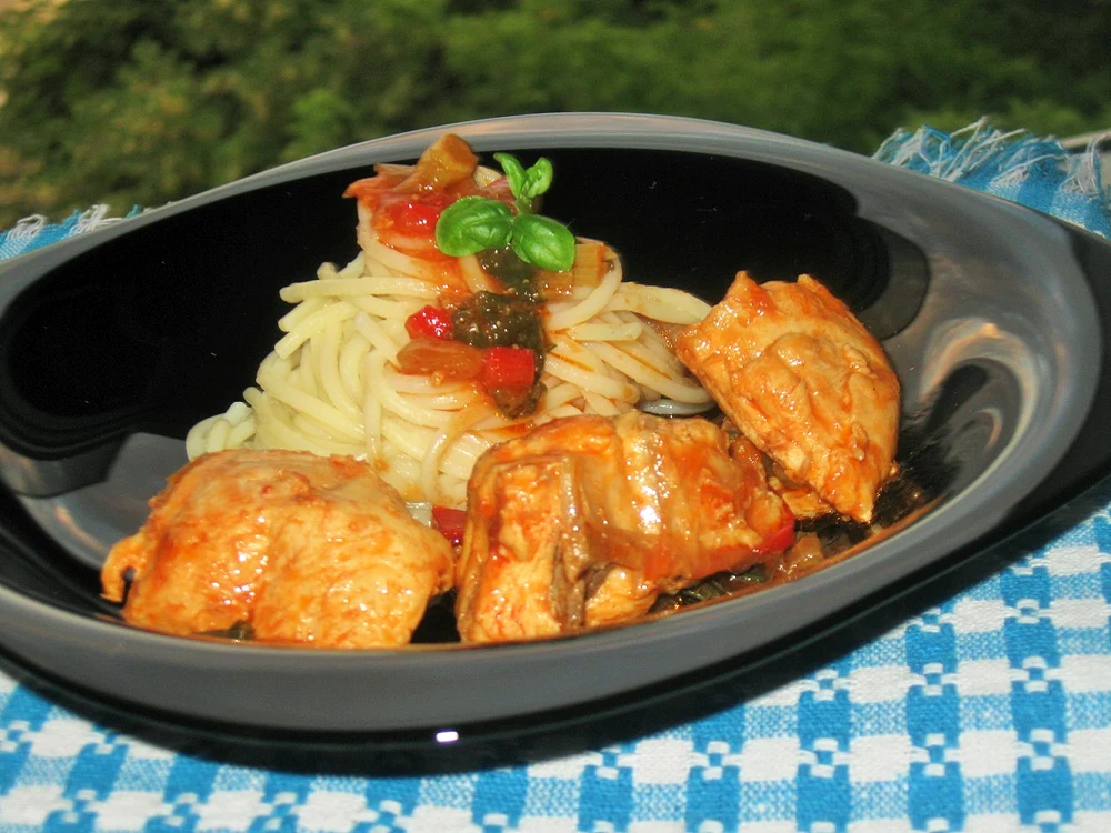 
    Spaghetti cu piept de pui  
