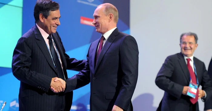 Francois Fillon (stânga) şi Vladimir Putin (centru). FOTO: Reuters