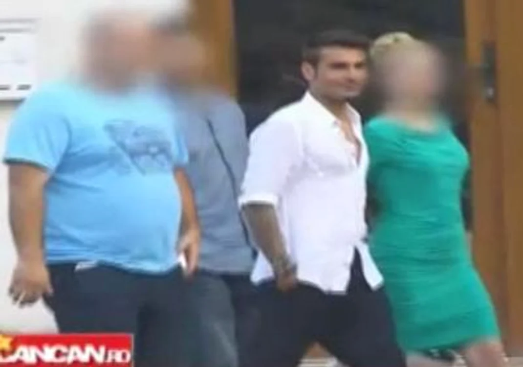 Fotbalistul s-a afişat la mare, în weekend, cu o altă femeie